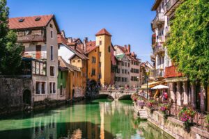 Castles Sprachkurse in Basel, Thalwil und Zug, castles sprachaufenthalt buchen in frankreich annecy buchen sprachreise franzoesisch lernen