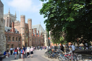 Castles Sprachkurse in Basel, Thalwil und Zug, sprachaufenthalt uk cambridge Ferienkurse für jugendliche Grossbritannien England great britain buchen sprachreise englisch sprache lernen